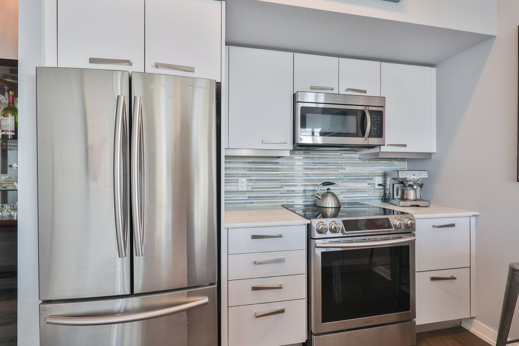 2212 Lake Shore Boulevard W 1803