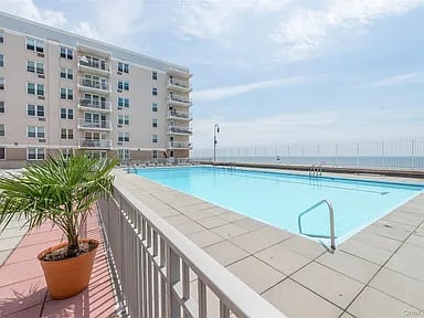 522 Shore Rd #2AA