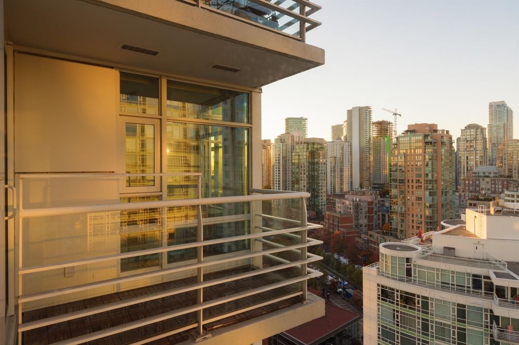1199 Marinaside Crescent, #2305