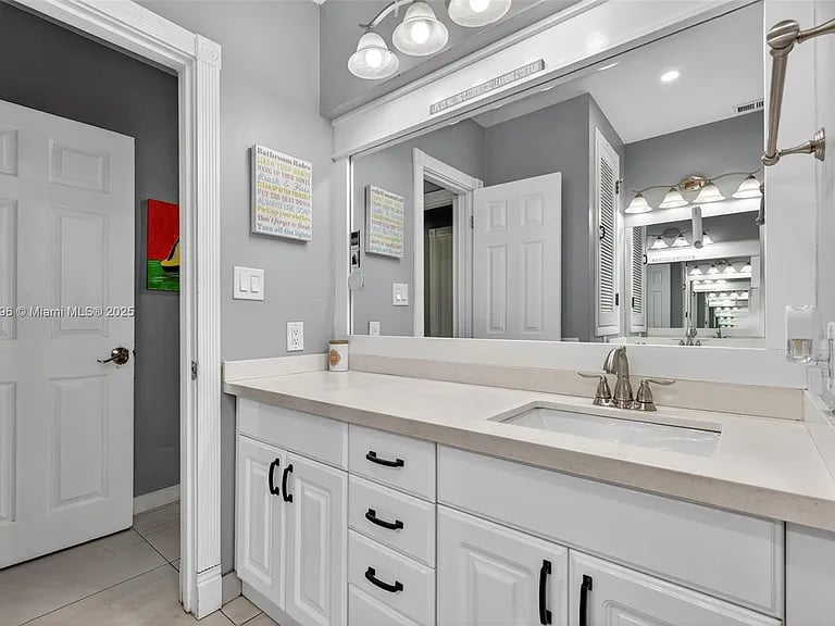 801 Holly Ln, Plantation