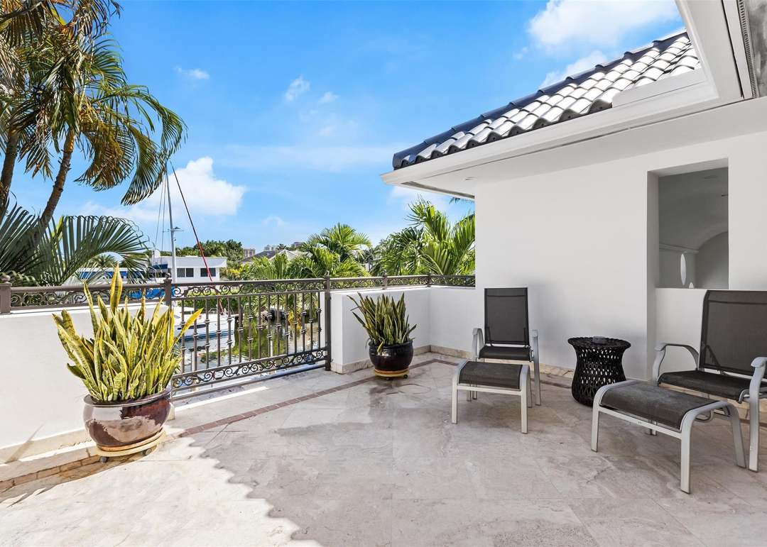 166 Royal Palm Dr