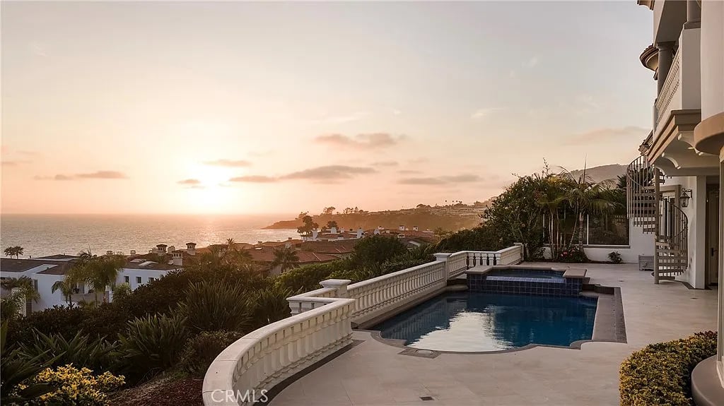 71 Ritz Cove