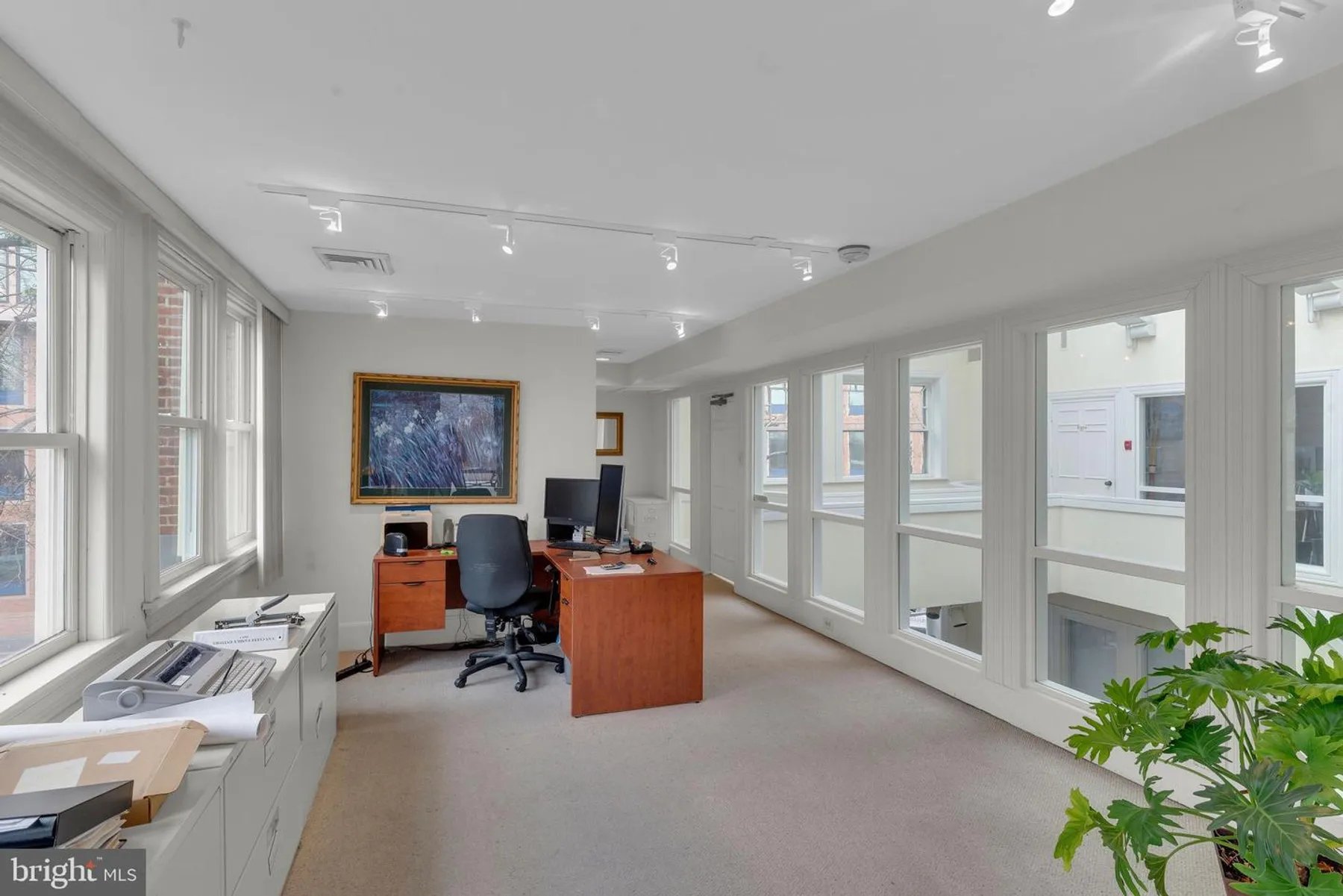 85 N Broad St