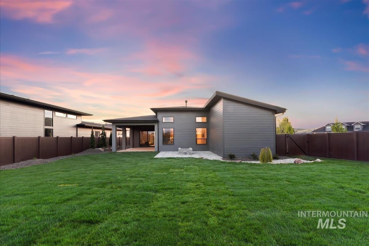Exceptional New Build in the Star Foothills