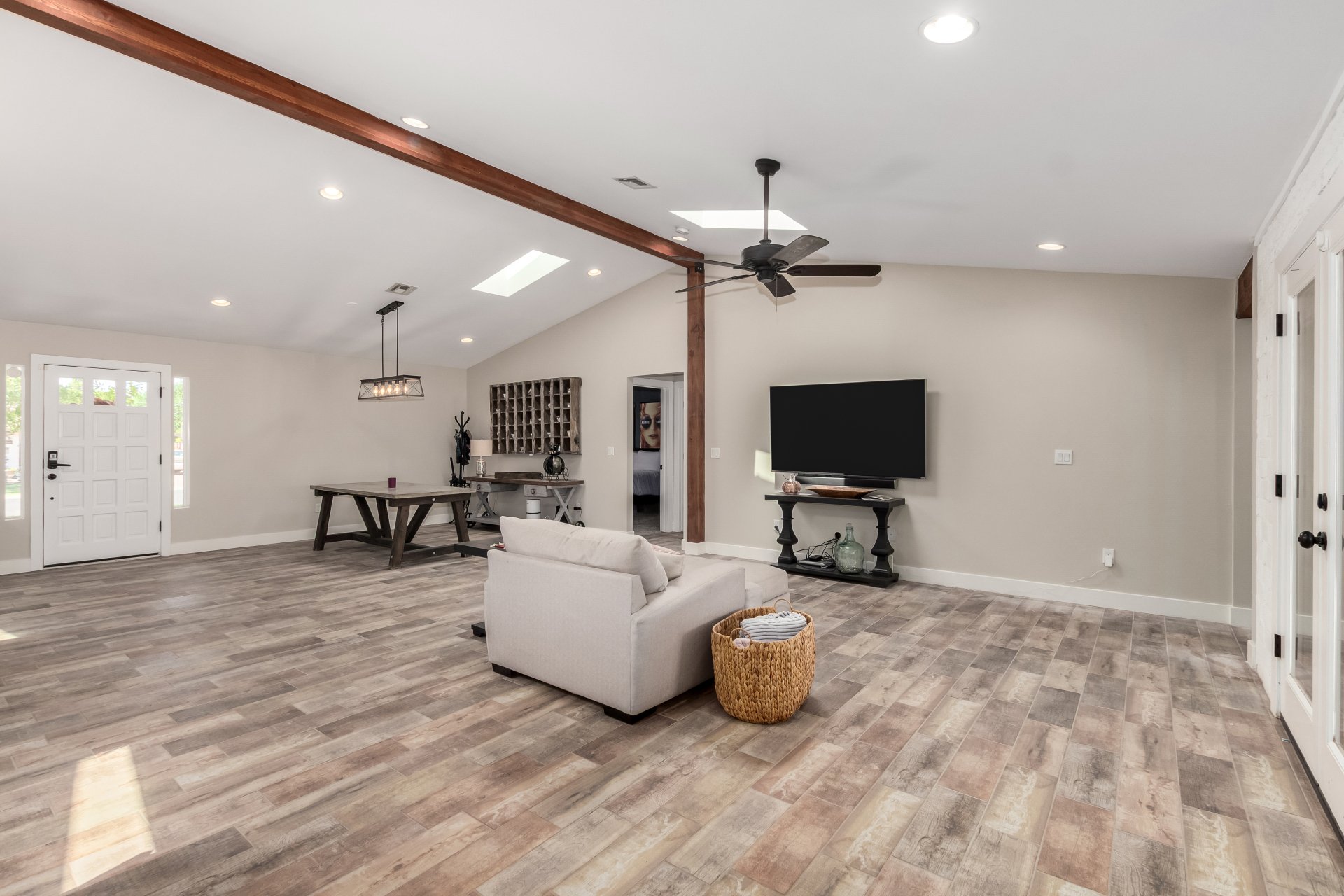 3439 N 45TH Place