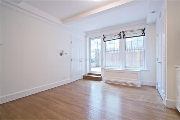 The Olcott, 27 West 72nd St, 214/215