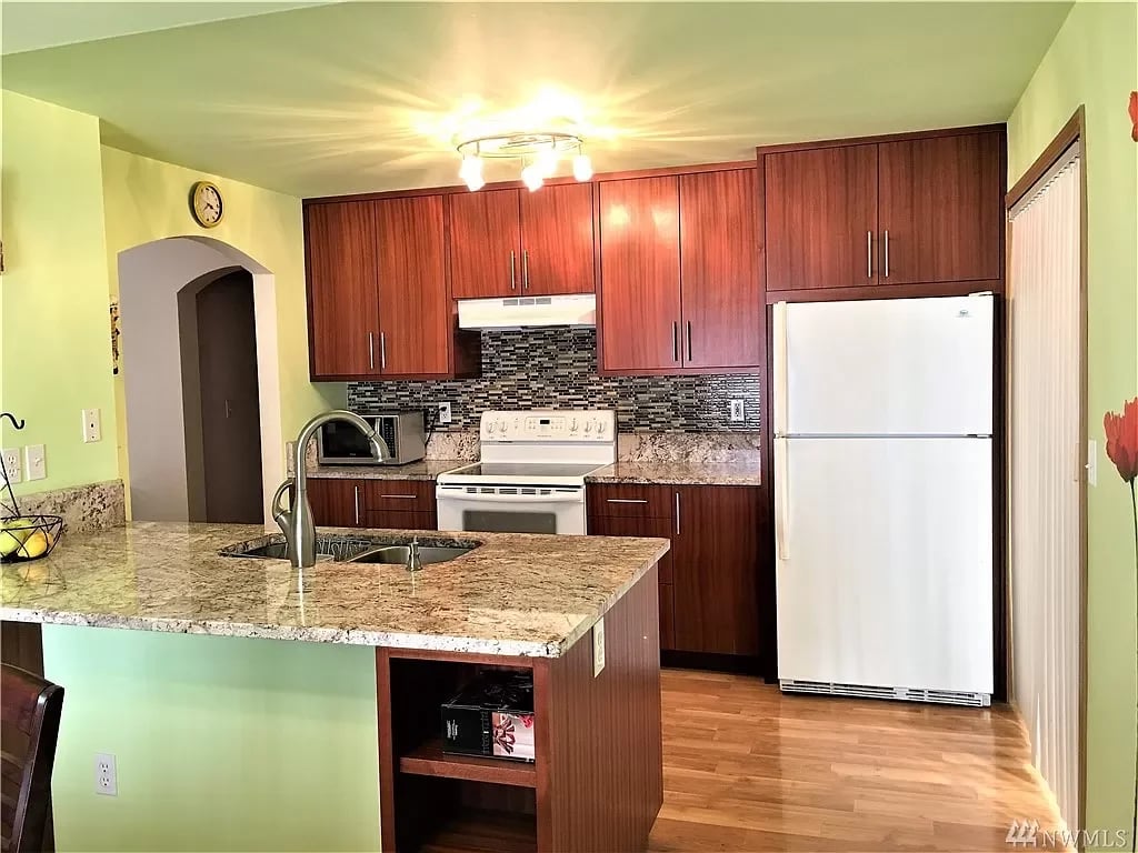 1202 35th Ct SE