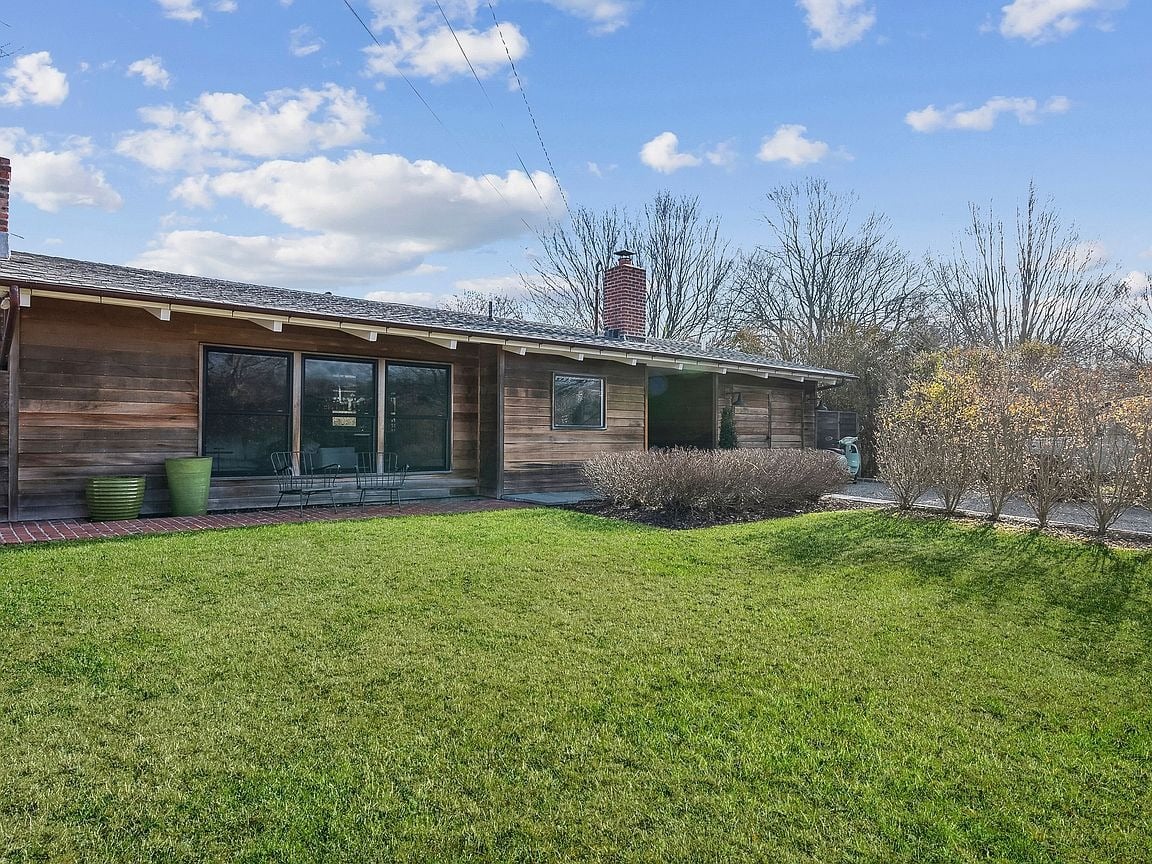 33 Pinetree Dr