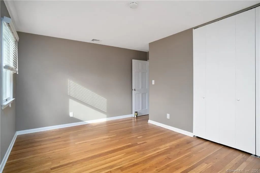 28 Surrey Dr, Norwalk