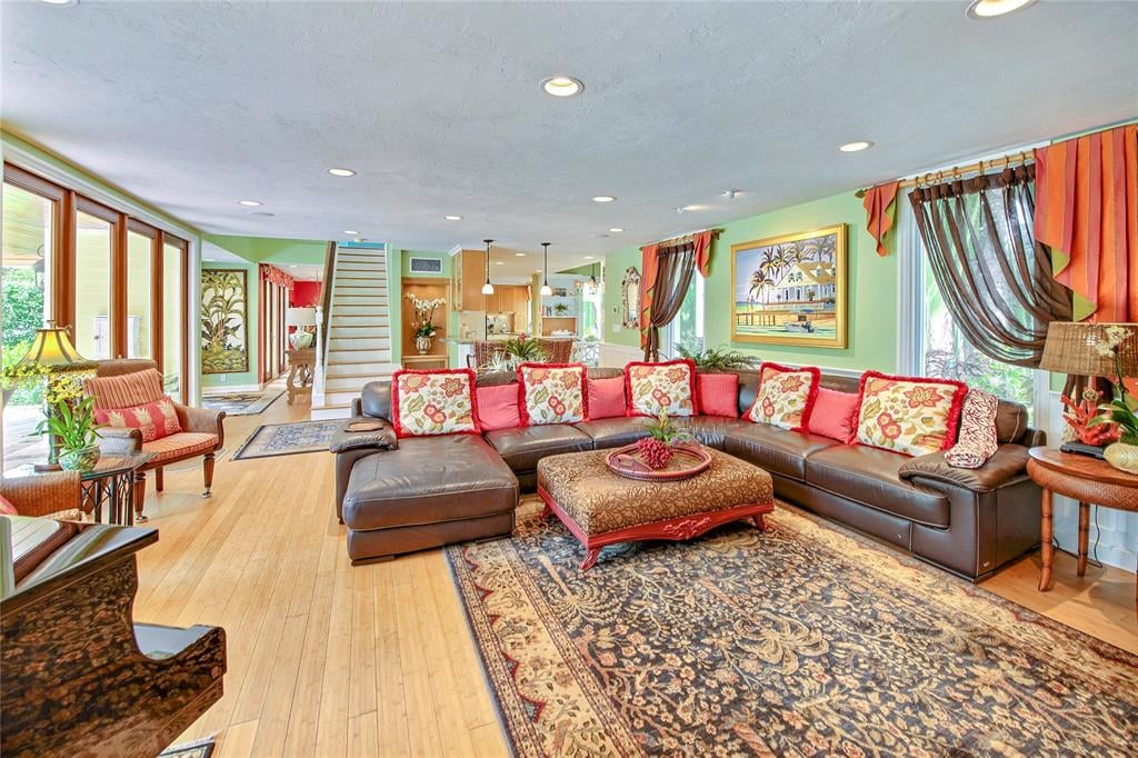 638 Middle River Dr