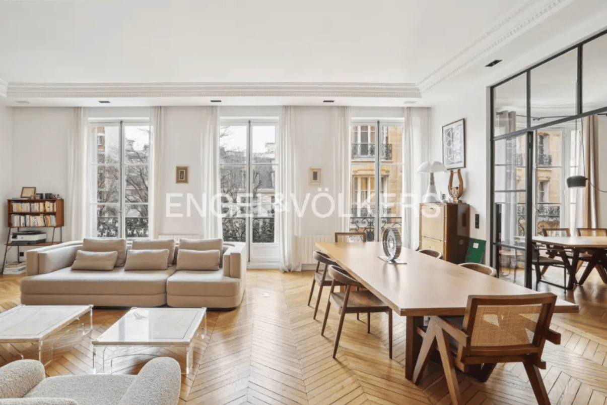 Parisian Apartment In The 16th