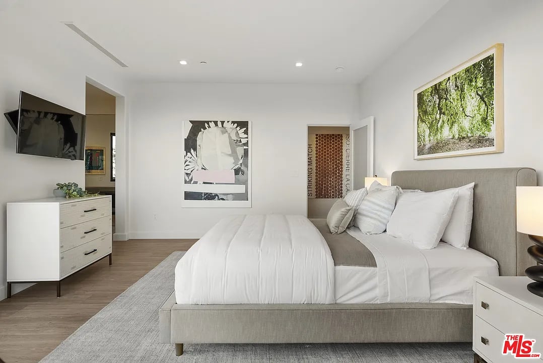 8130 W Laurel View Dr