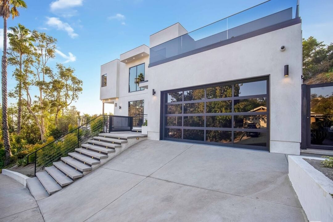 Canyon Lake Dr, 90068