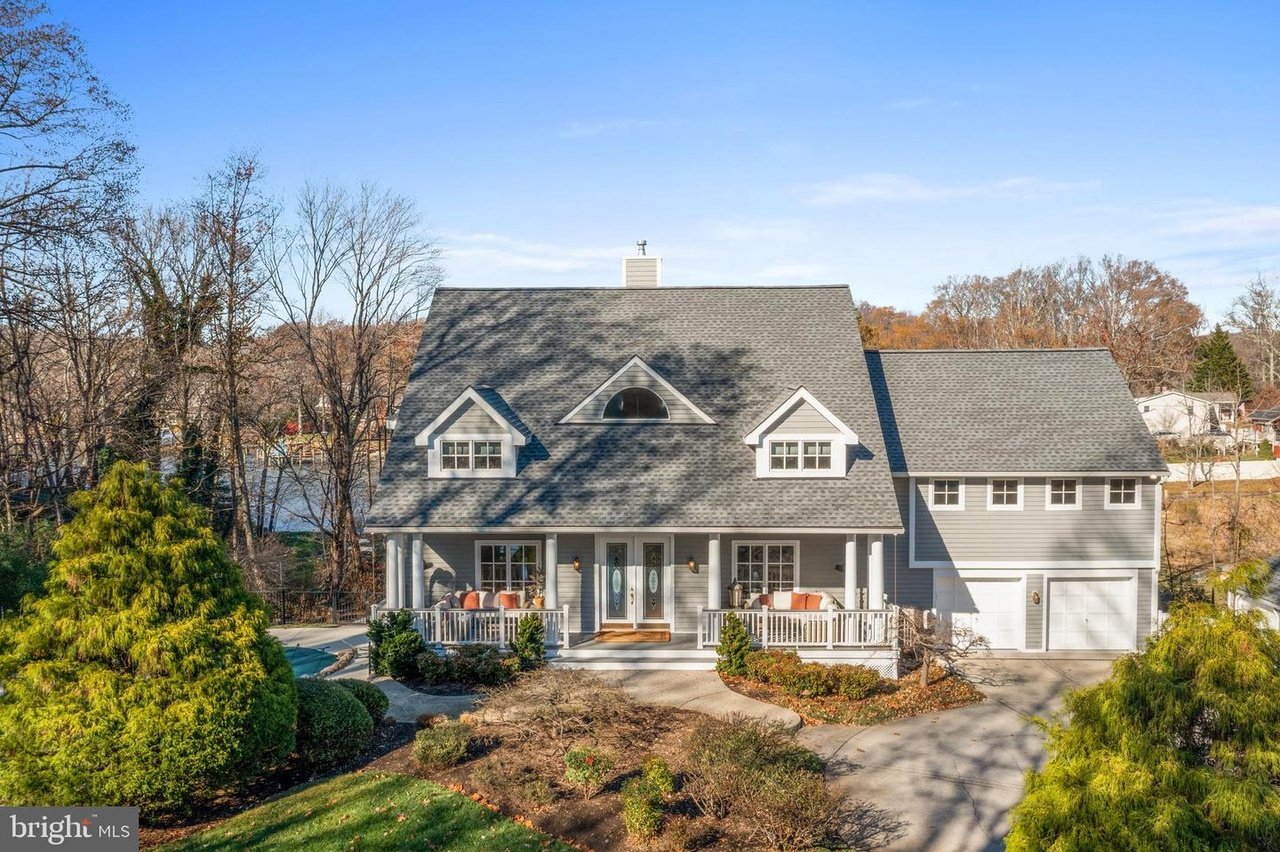 302 Holly Rd