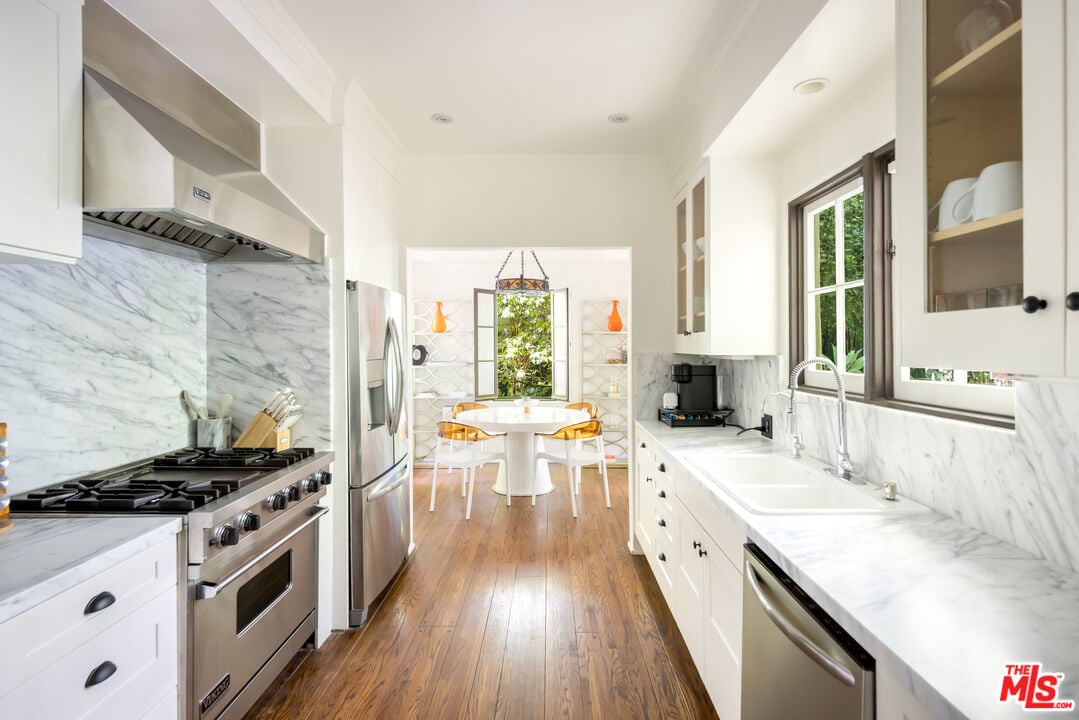 Sunset Vale Ave, 90069