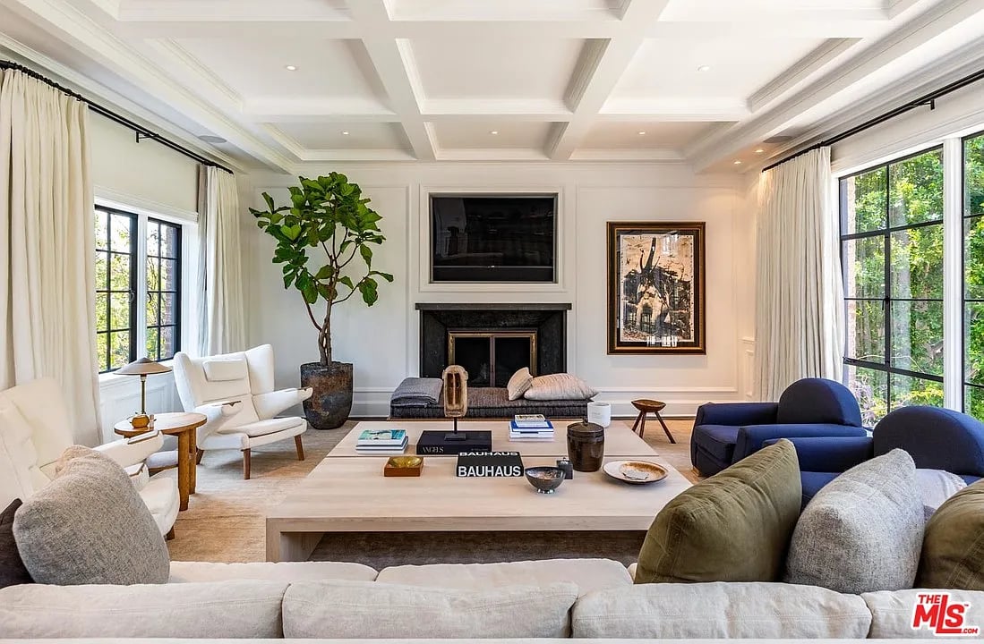 825 Loma Vista Dr