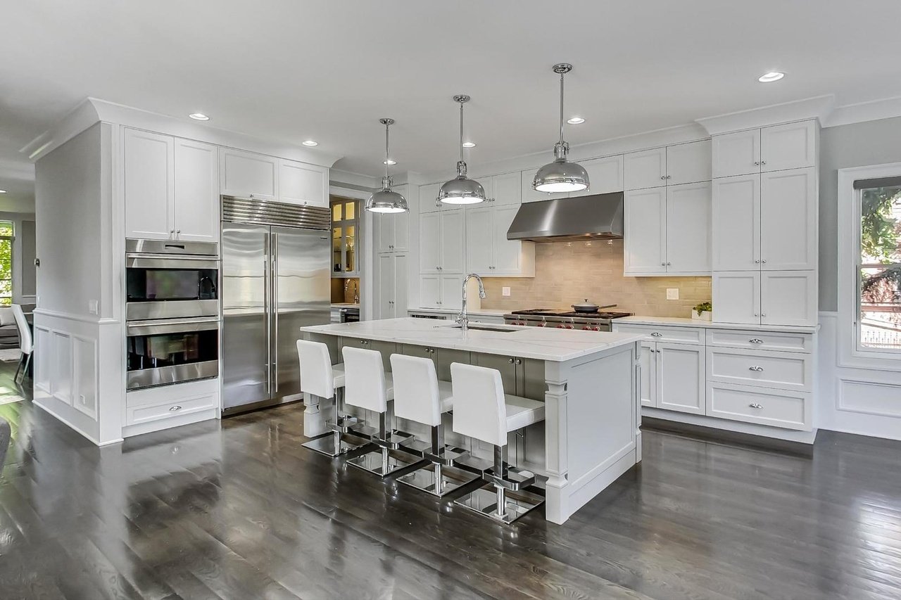 2019 W Wellington Ave