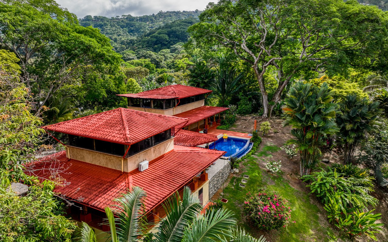 Tropical Getaway with Two Villas and Lush Gardens Near the Heart of Uvita