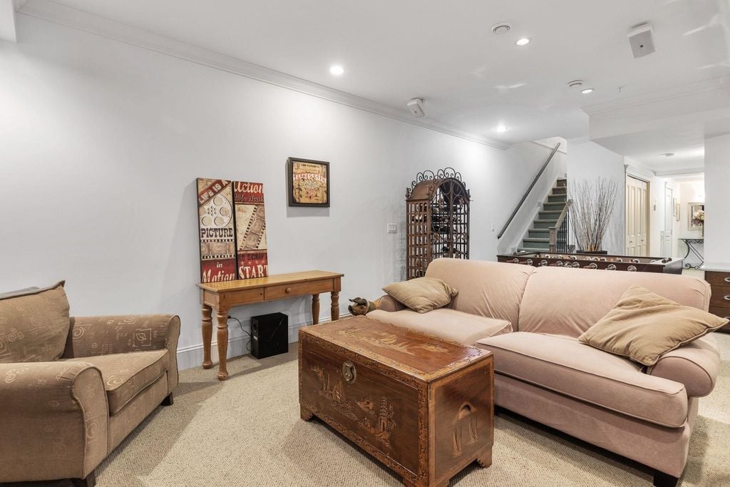 1251 Marine Dr