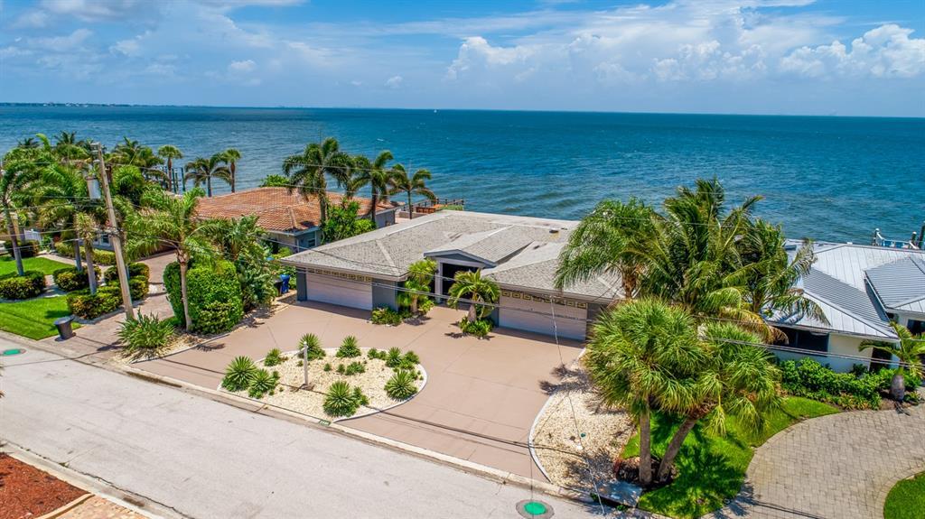 2580 E Bay Isle Dr SE