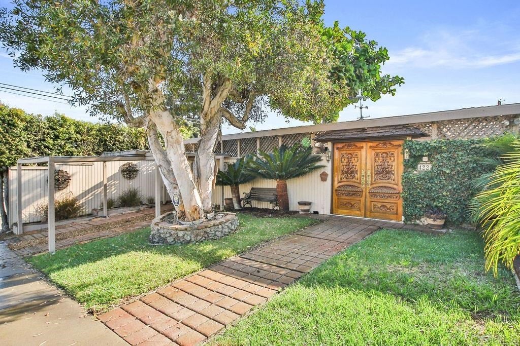 4221 Del Mar Ave