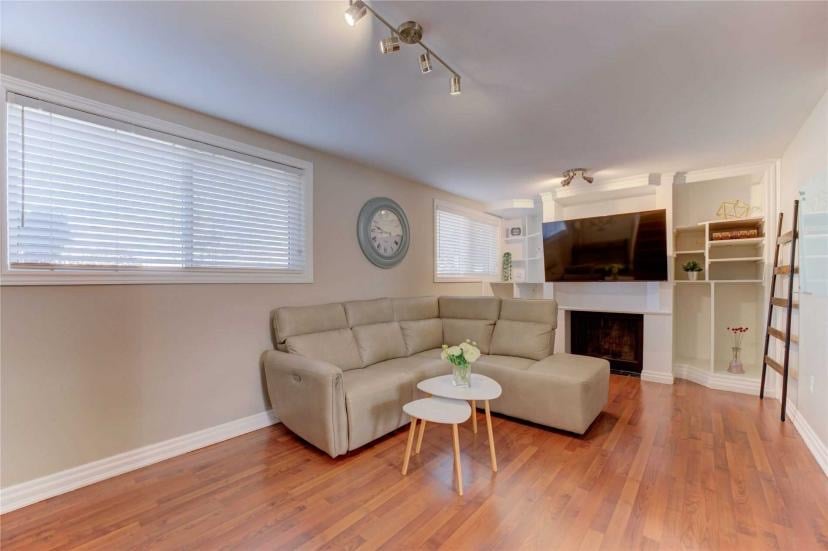 8 Sewell Dr