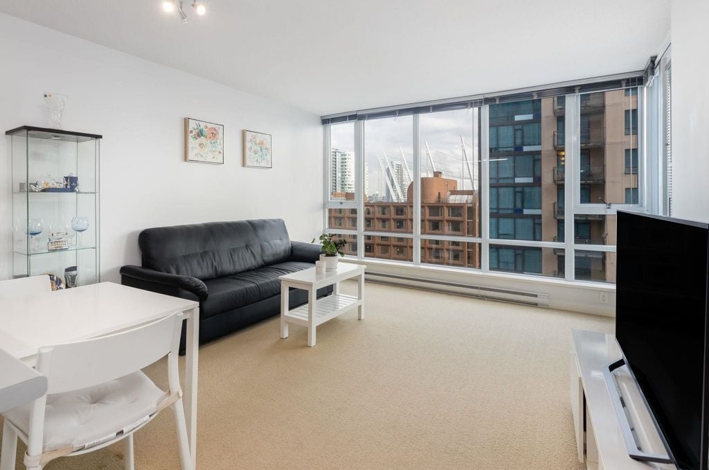 233 Robson St, #1705