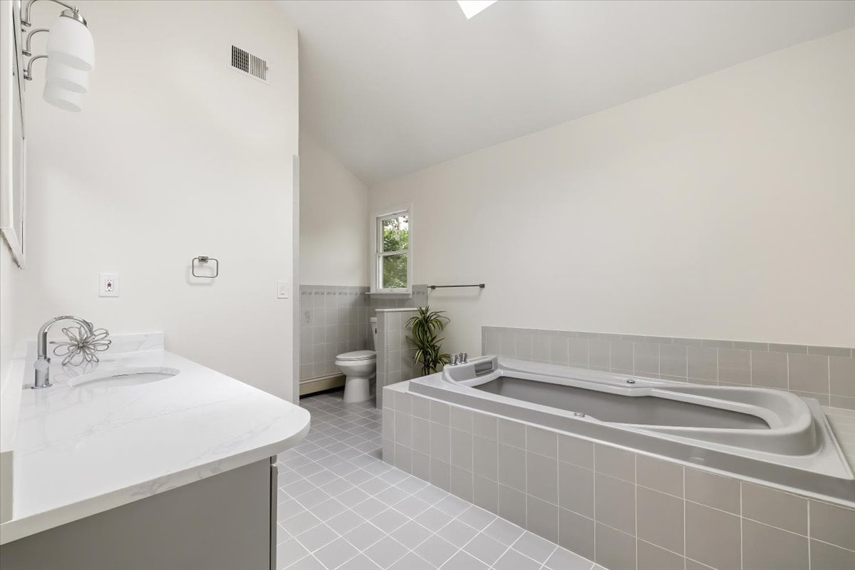 156 River Rd
