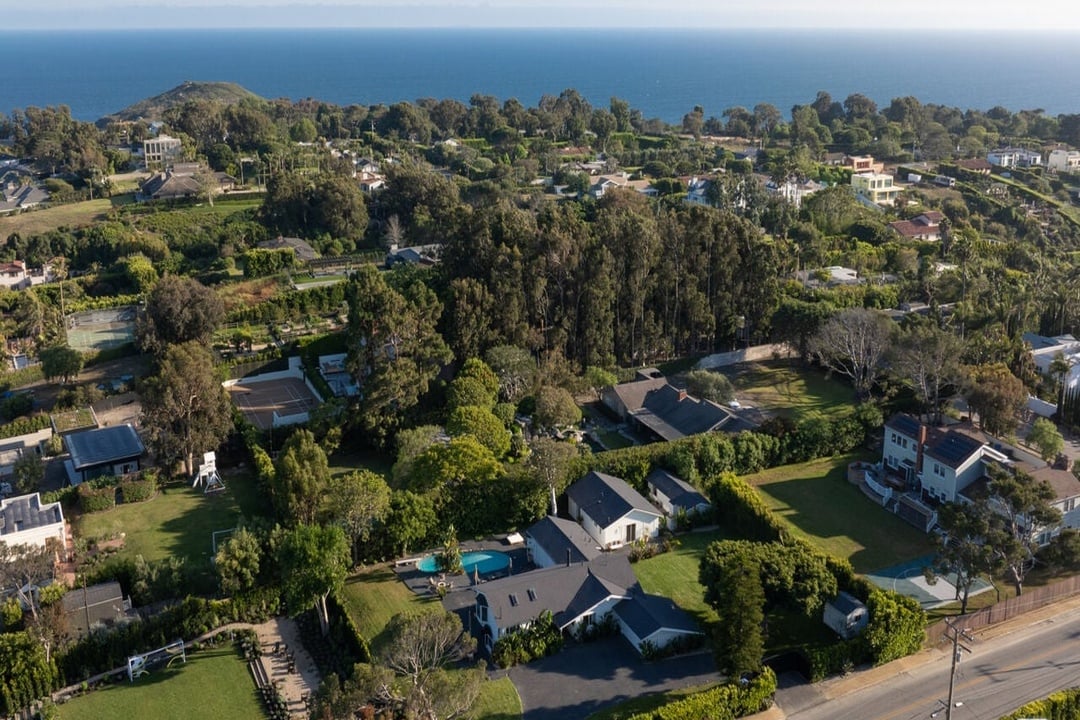 Echelon Pavilion, Grayfox St, 90265