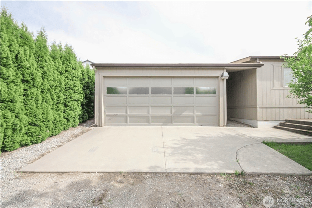 340 W Emerson Dr