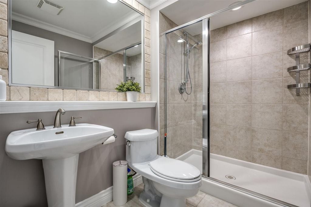 28 Whitecap Ct