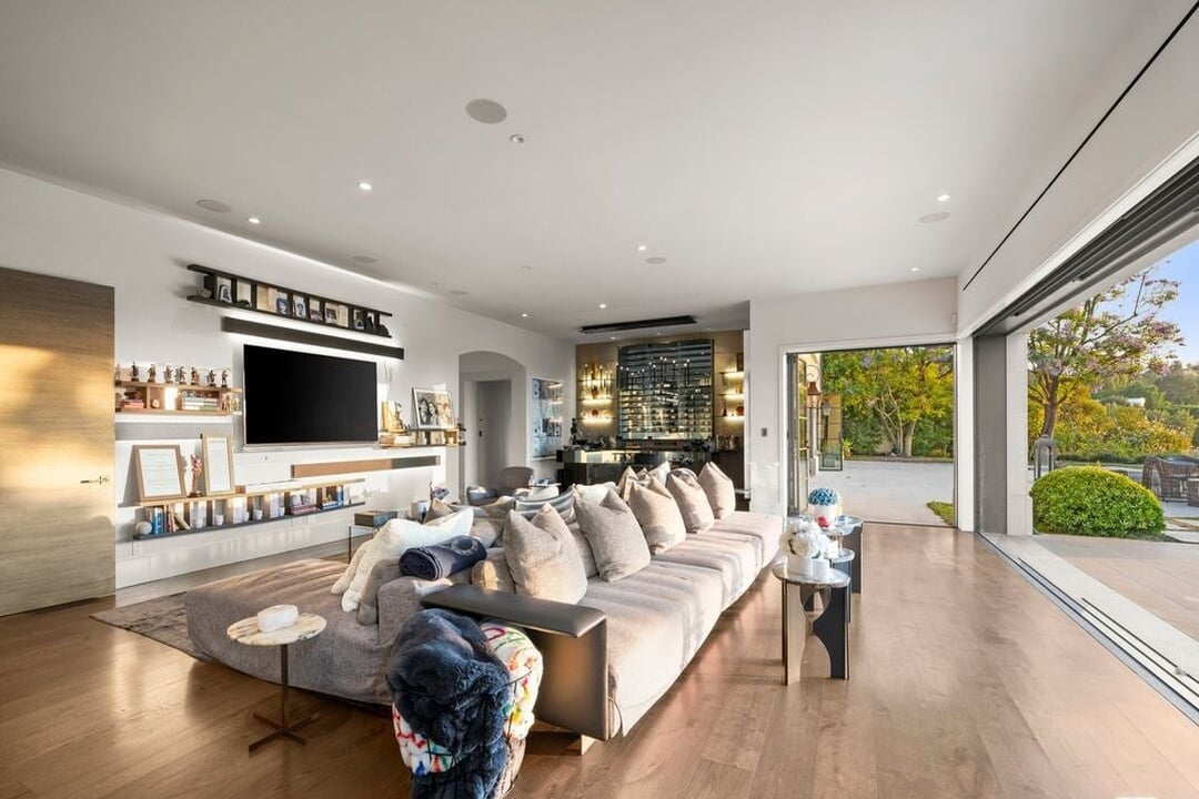 Stone Ridge Ln, 90077