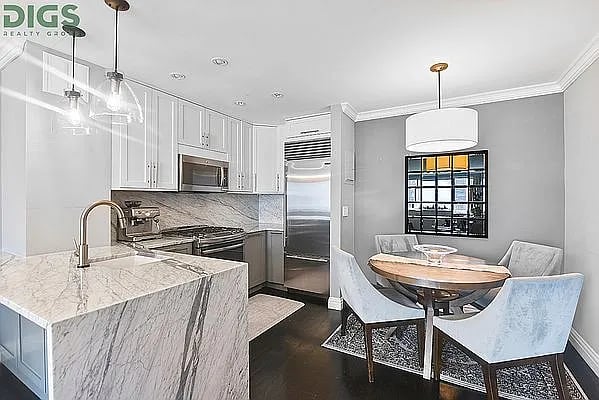 211 W 71st St, 9B