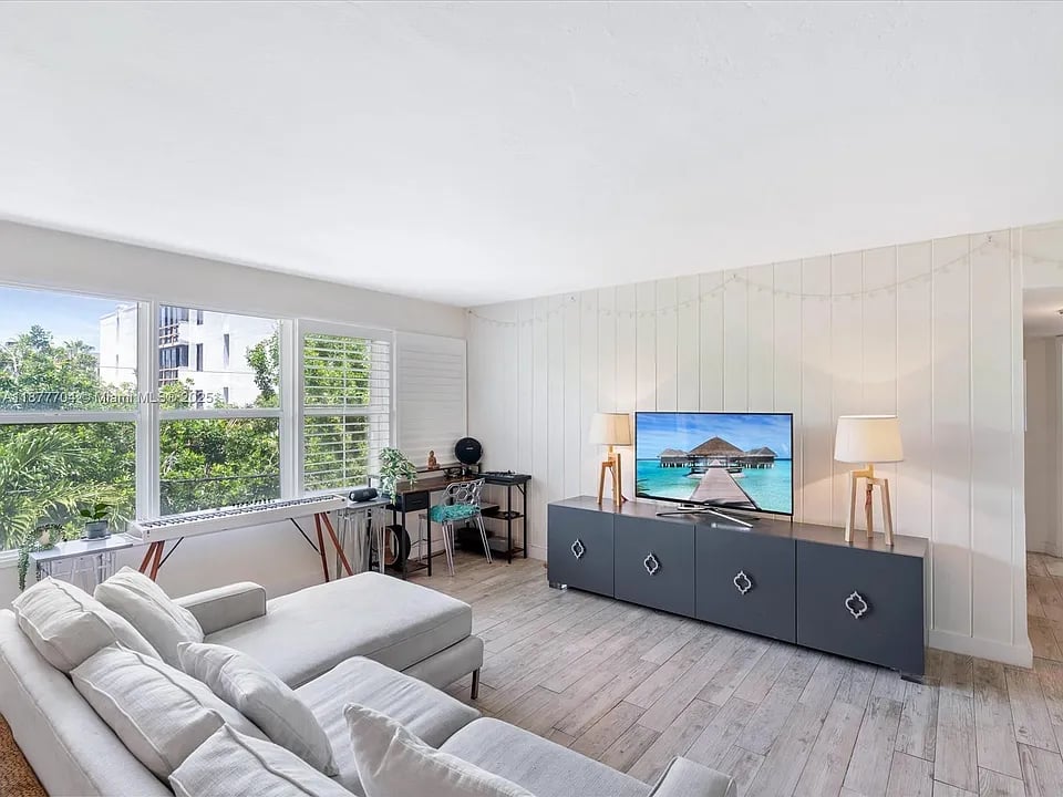 Turnkey Furnished Condo in Key Biscayne