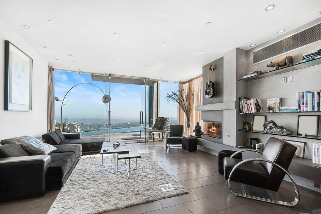 Luminor Crest, Viewmont Dr, 90069