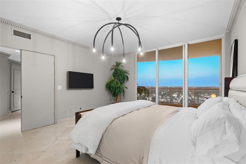 2100 N Ocean Blvd: Unit 18D