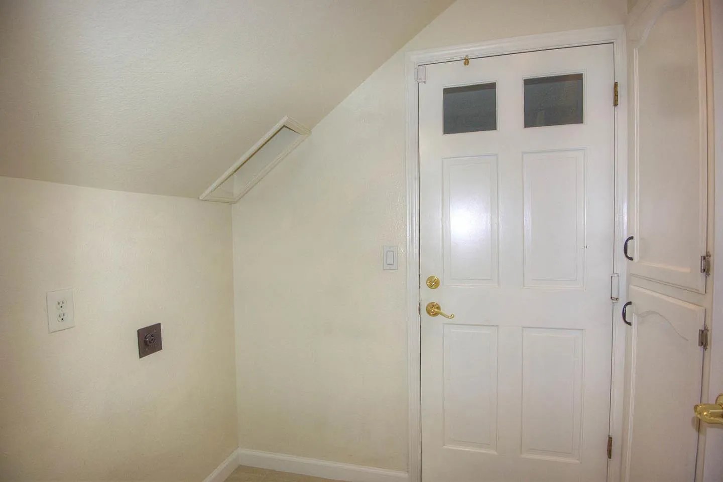 868 Las Lomas Dr