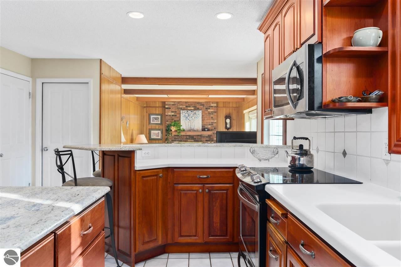 918 Huron Hills Dr