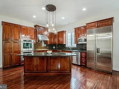 106 Calvary Ct SE