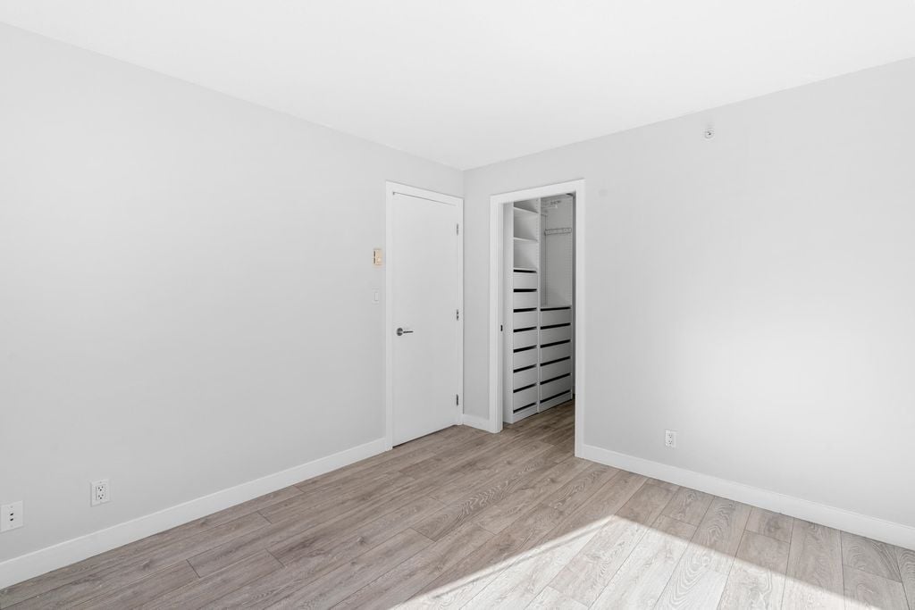 833 Agnes St, #807