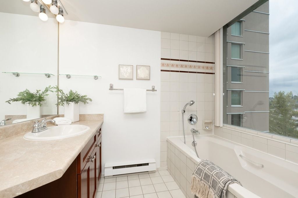 1045 Quayside Dr, #1001
