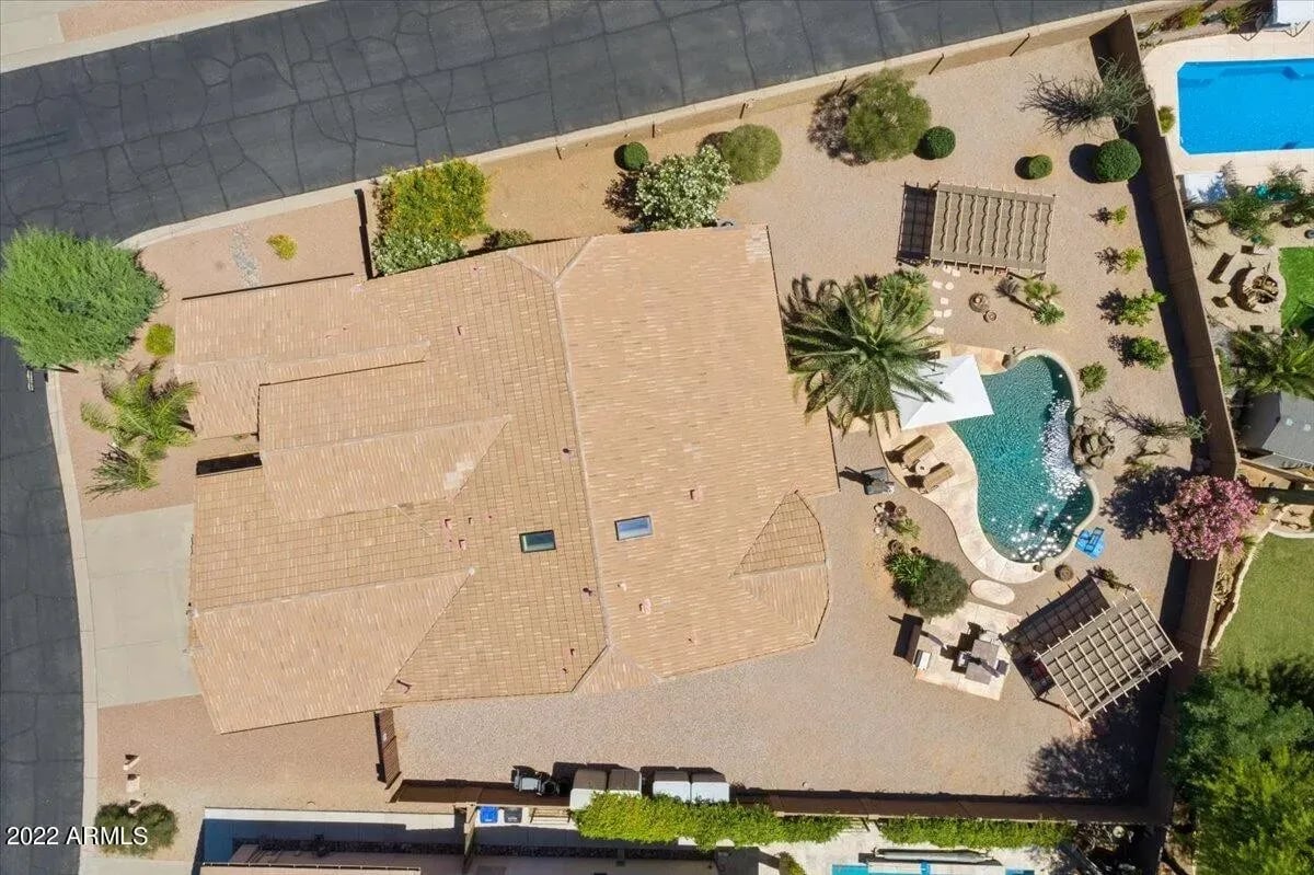 8256 S BLUFF SPRINGS Ct