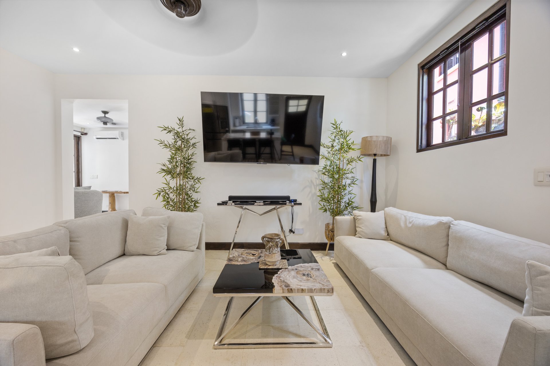 La Antigua 16 Avenida | Renovated 2-Bedroom Condo with Private Plunge Pool in Walkable Las Catalinas