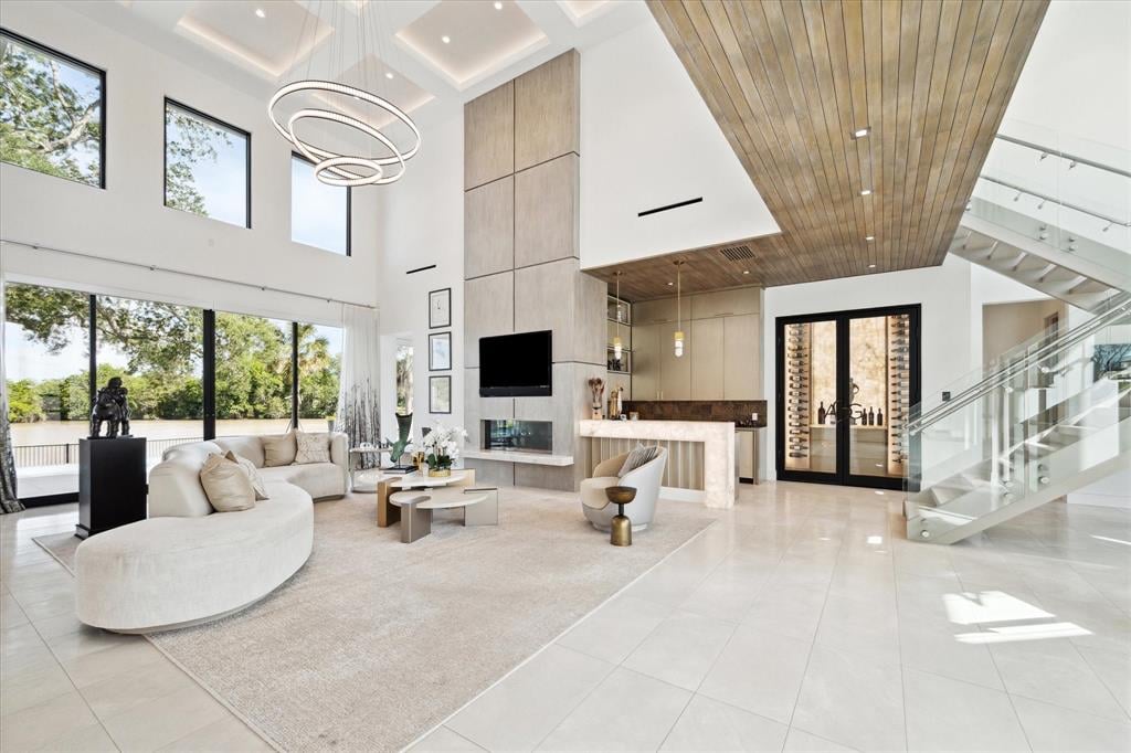 415 Lombardy, Venetian Estates