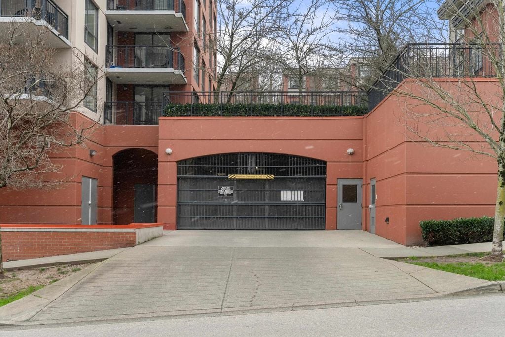 833 Agnes St, #807
