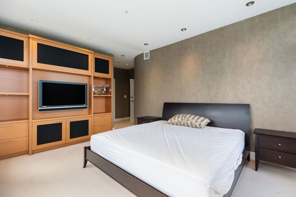 480 Robson St, #1901