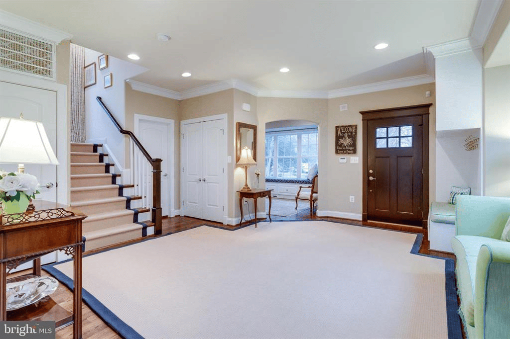 6828 Custis Pkwy