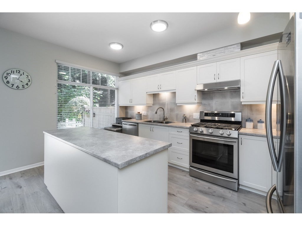 7-2678 King George Blvd