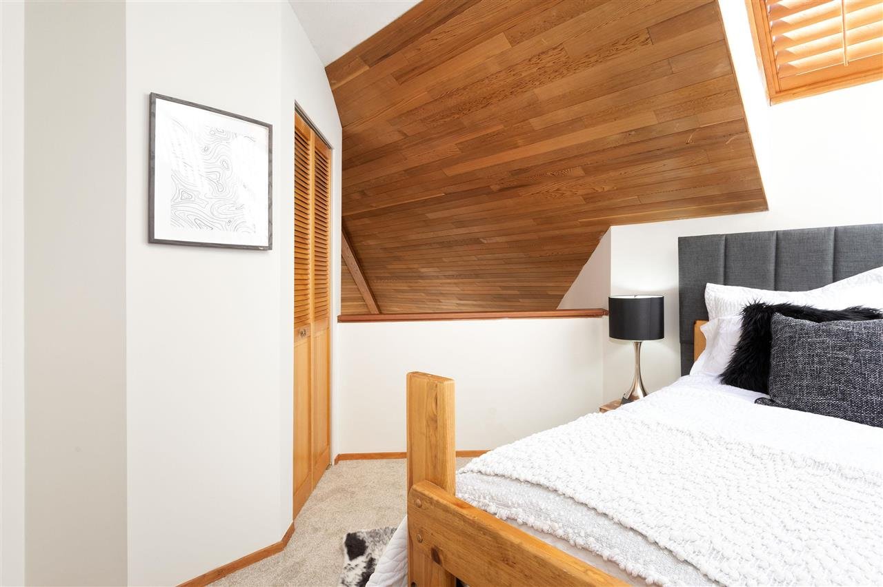 6-2238 Gondola Wy