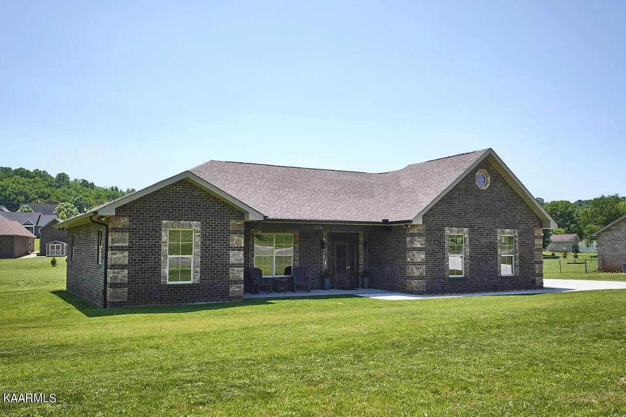 2138 Bradley Ln